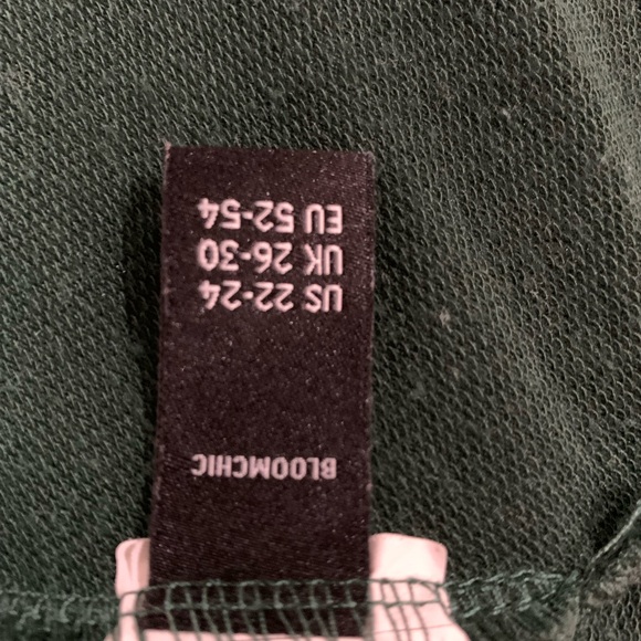 BloomChic Green Asymmetrical 3/4 Sleeve Tunic - Picture 2 of 2